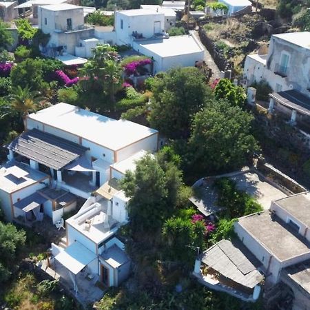 Alicudi Giardino Dei Carrubi- Al Gradino 365 Bed and Breakfast Εξωτερικό φωτογραφία