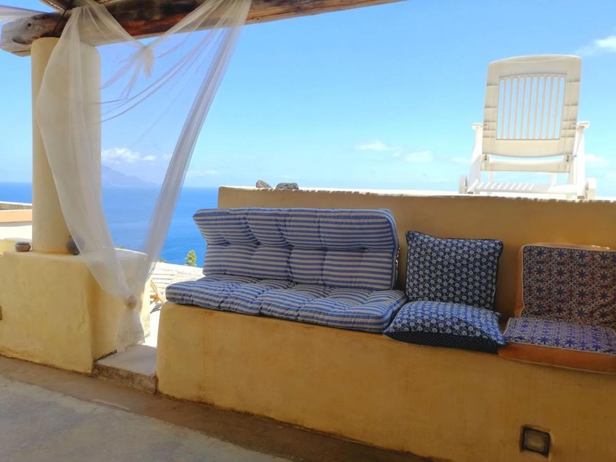 Alicudi Giardino Dei Carrubi- Al Gradino 365 Bed and Breakfast Εξωτερικό φωτογραφία