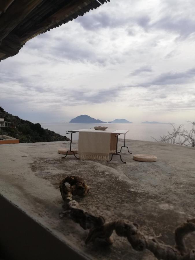 Alicudi Giardino Dei Carrubi- Al Gradino 365 Bed and Breakfast Εξωτερικό φωτογραφία