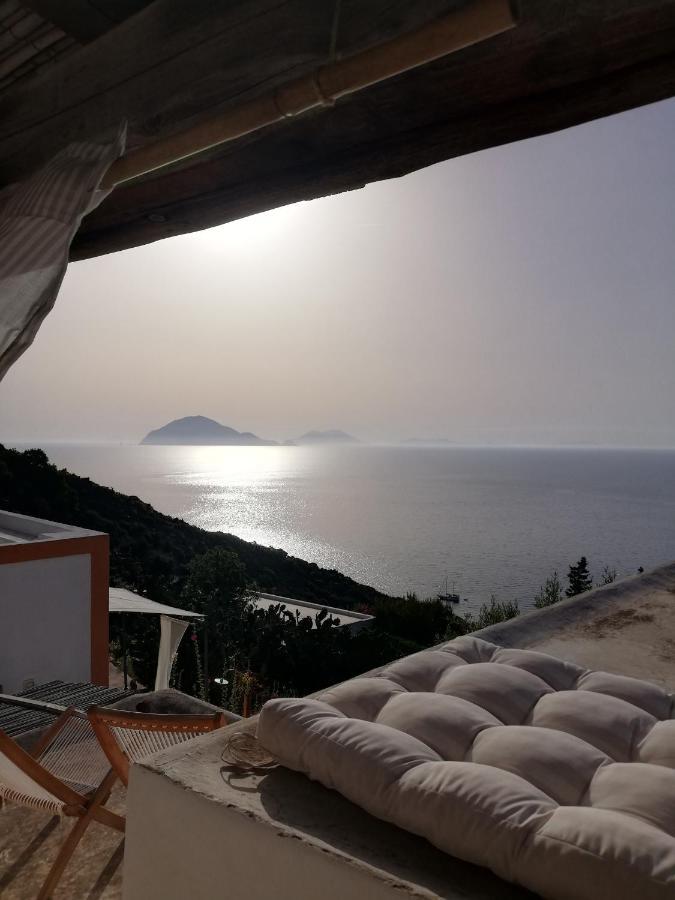 Alicudi Giardino Dei Carrubi- Al Gradino 365 Bed and Breakfast Εξωτερικό φωτογραφία