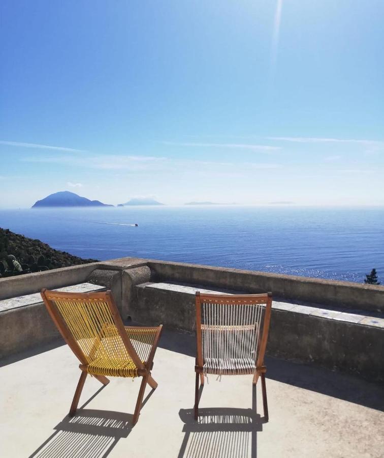 Alicudi Giardino Dei Carrubi- Al Gradino 365 Bed and Breakfast Εξωτερικό φωτογραφία