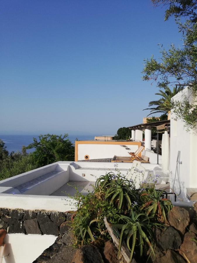 Alicudi Giardino Dei Carrubi- Al Gradino 365 Bed and Breakfast Εξωτερικό φωτογραφία