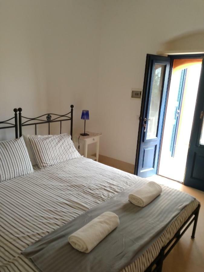 Alicudi Giardino Dei Carrubi- Al Gradino 365 Bed and Breakfast Εξωτερικό φωτογραφία