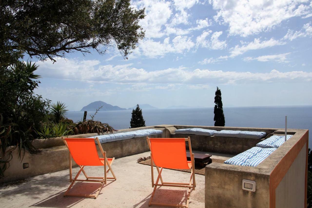 Alicudi Giardino Dei Carrubi- Al Gradino 365 Bed and Breakfast Εξωτερικό φωτογραφία