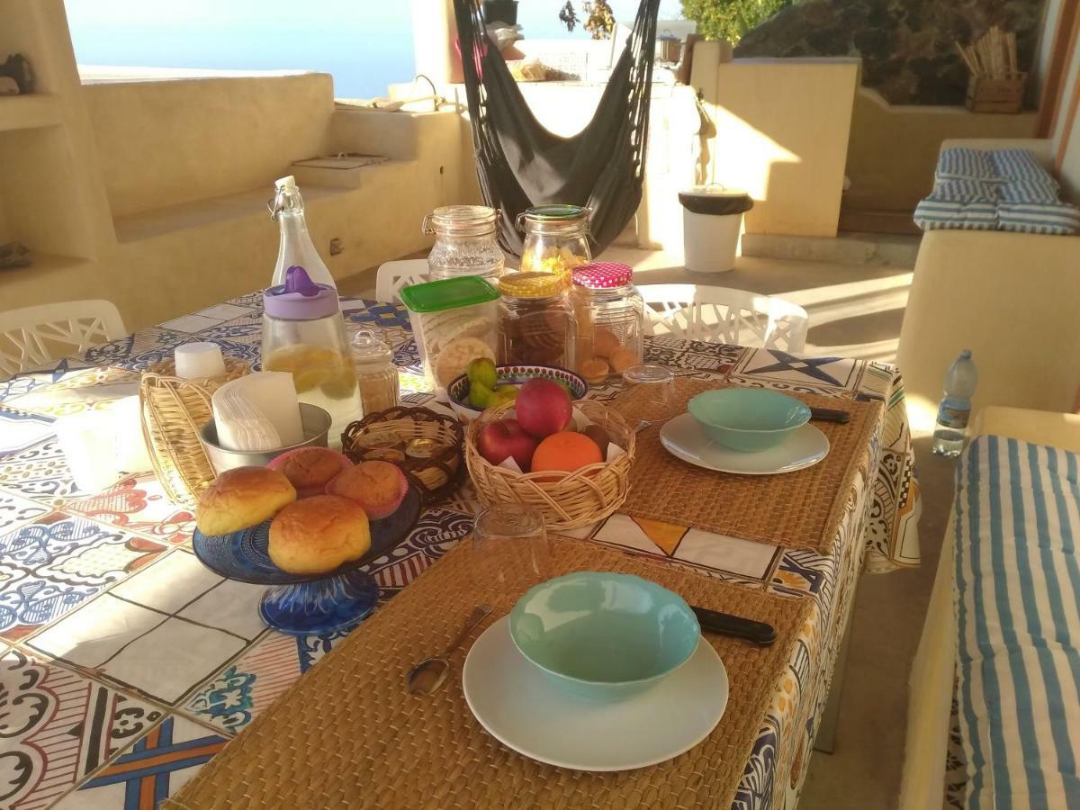 Alicudi Giardino Dei Carrubi- Al Gradino 365 Bed and Breakfast Εξωτερικό φωτογραφία