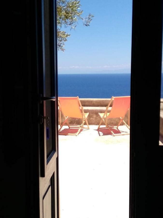 Alicudi Giardino Dei Carrubi- Al Gradino 365 Bed and Breakfast Εξωτερικό φωτογραφία