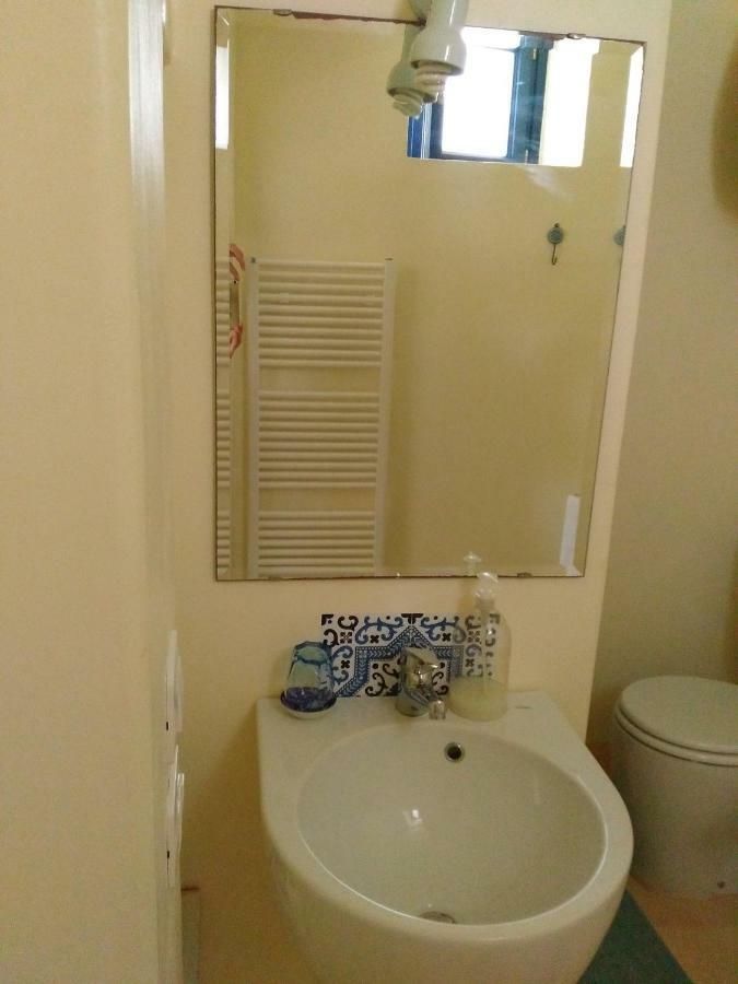 Alicudi Giardino Dei Carrubi- Al Gradino 365 Bed and Breakfast Εξωτερικό φωτογραφία
