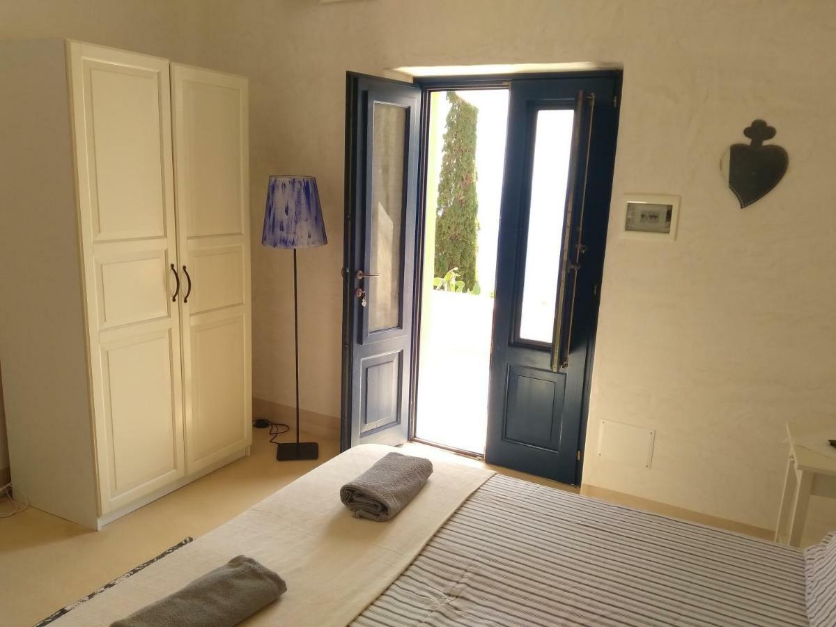 Alicudi Giardino Dei Carrubi- Al Gradino 365 Bed and Breakfast Εξωτερικό φωτογραφία