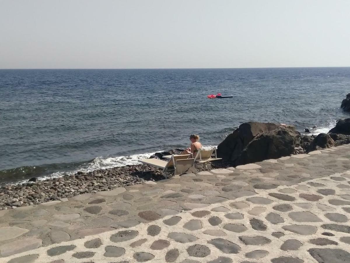 Alicudi Giardino Dei Carrubi- Al Gradino 365 Bed and Breakfast Εξωτερικό φωτογραφία