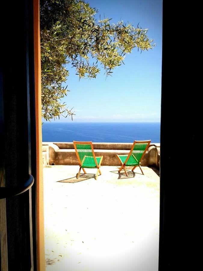 Alicudi Giardino Dei Carrubi- Al Gradino 365 Bed and Breakfast Εξωτερικό φωτογραφία