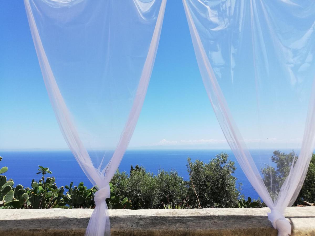 Alicudi Giardino Dei Carrubi- Al Gradino 365 Bed and Breakfast Εξωτερικό φωτογραφία
