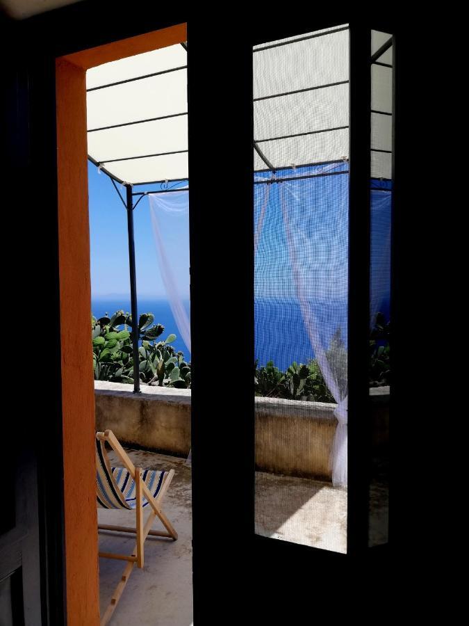 Alicudi Giardino Dei Carrubi- Al Gradino 365 Bed and Breakfast Εξωτερικό φωτογραφία